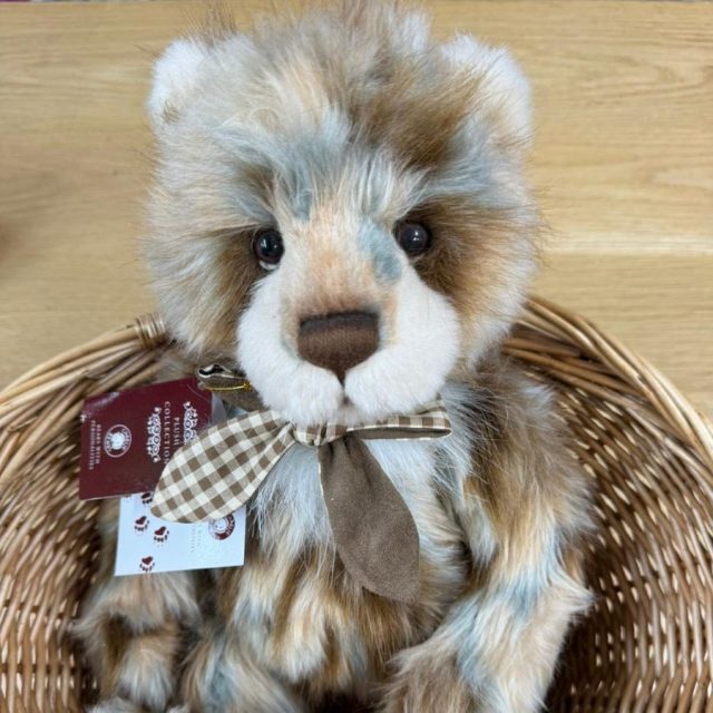 Heartwood Close-up of Charlie Bears Heartwood plush bear in a basket showing face and bow